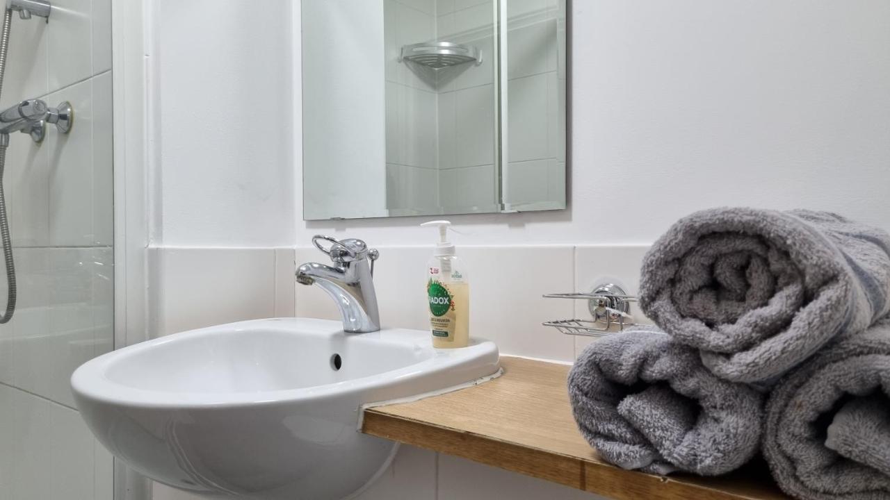 Spacious London Apartment 5 Min Walk To Leytonstone Underground Station And 5 Stops To Zone 1 Exterior photo