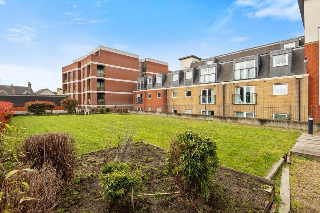 Spacious London Apartment 5 Min Walk To Leytonstone Underground Station And 5 Stops To Zone 1 Exterior photo